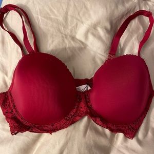 Victoria’s Secret bra. Size 34D.